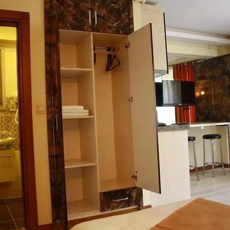 特拉套房酒店